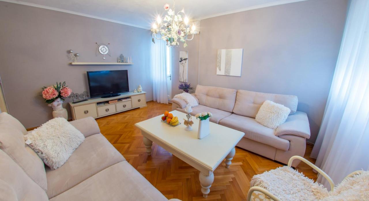 Luxe Living In Mostar Exterior photo